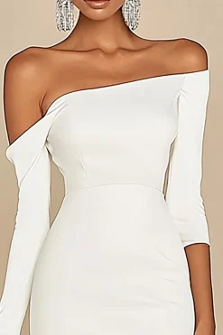 Vestidinho Branco Fora do Ombro Bodycon Mangas Compridas Curto