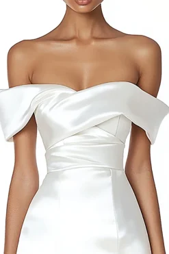 Vestidinho Branco Fora do Ombro Curto/Mini Bodycon Cetim