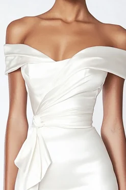 Vestidinho Branco Fora do Ombro Curto/Mini Cetim Bodycon