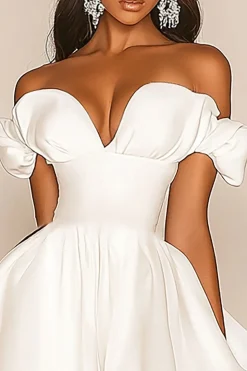 Vestidinho Branco Fora do Ombro Linha-A Curto/Mini Cetim