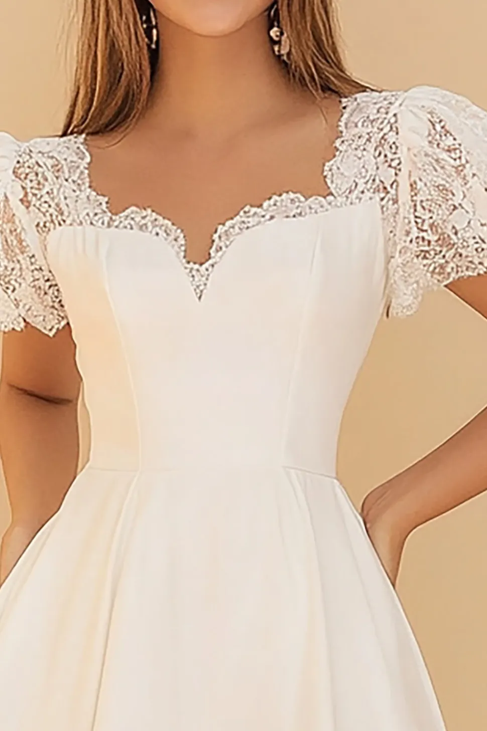 Vestidinho Branco Linha-A Mangas Curtas Renda Curto