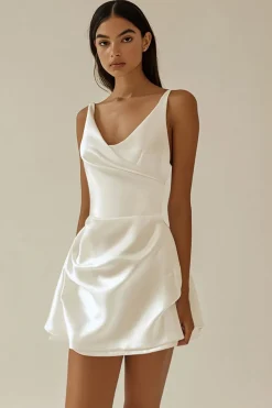 Vestidinho Branco Linha-A Curto/Mini Cetim