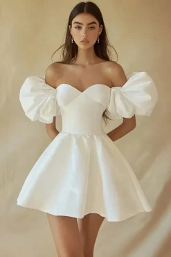Vestidinho Branco Linha-A Fora do Ombro Curto/Mini Cetim
