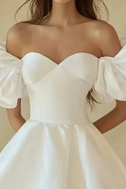 Vestidinho Branco Linha-A Fora do Ombro Curto/Mini Cetim