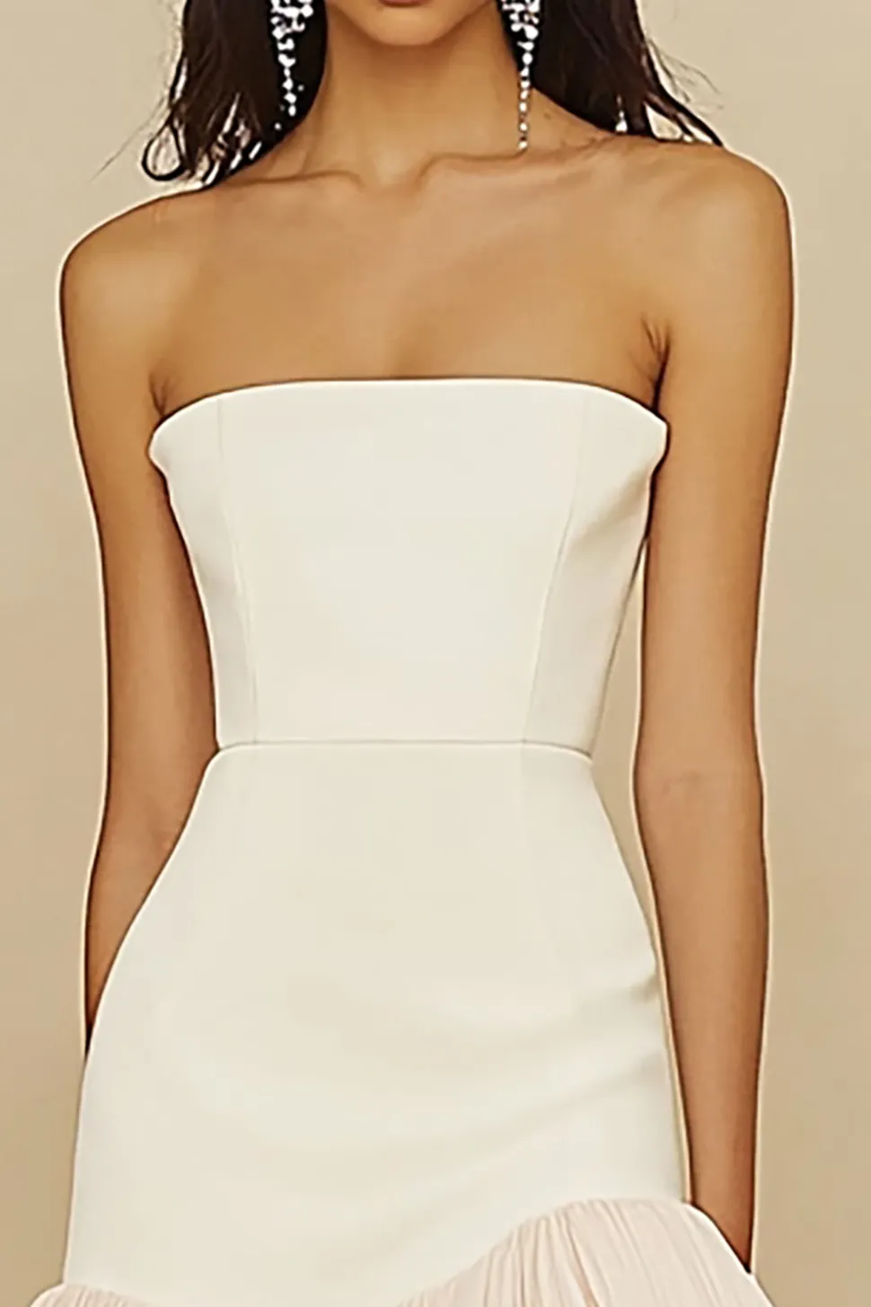 Vestidinho Branco Sem Alças Bodycon Assimétrico Curto/Mini Babados