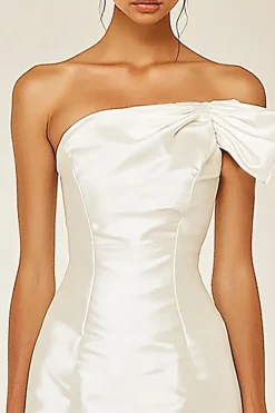 Vestidinho Branco Um Ombro Bodycon Cetim Curto/Mini