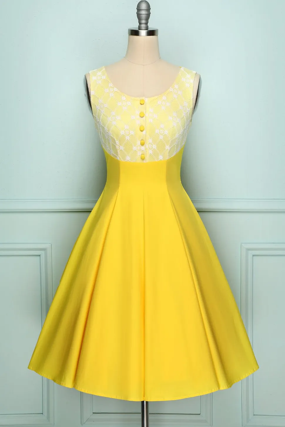 Vestido amarelo com botões