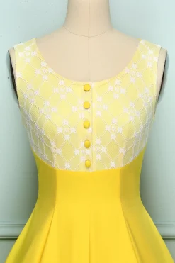 Vestido amarelo com botões