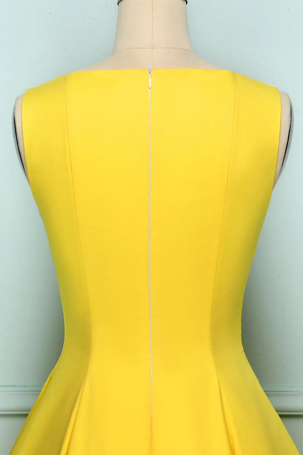 Vestido amarelo com botões