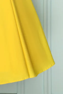 Vestido amarelo com botões