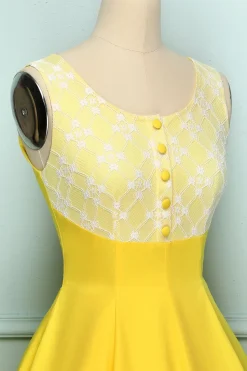 Vestido amarelo com botões