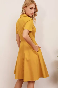 Vestido amarelo dos anos 50 da lapela