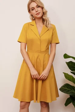 Vestido amarelo dos anos 50 da lapela