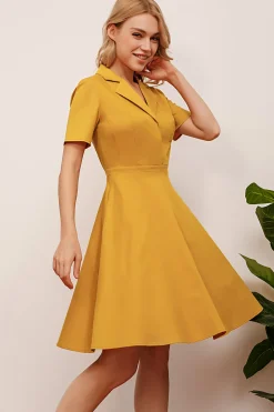 Vestido amarelo dos anos 50 da lapela