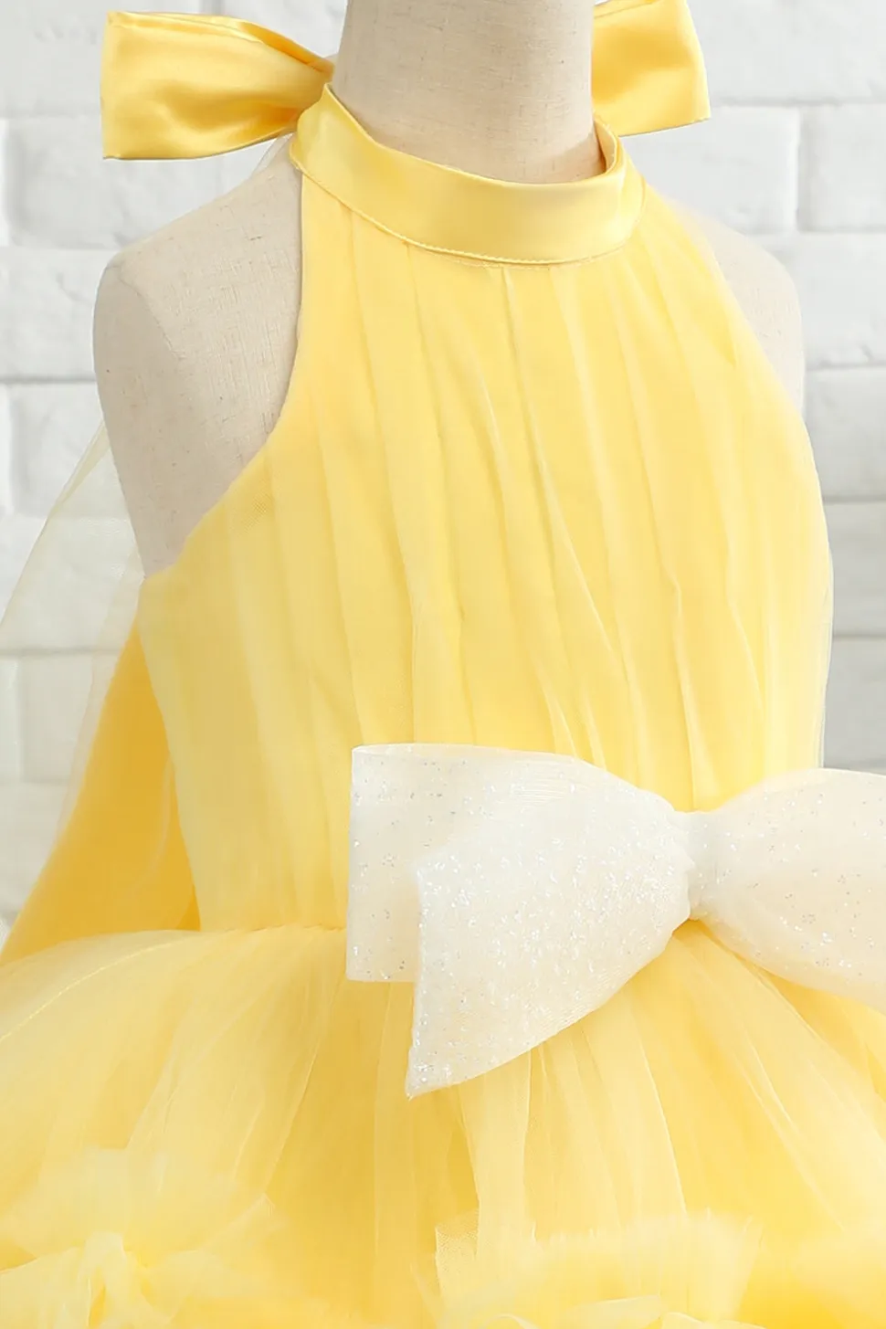 Vestido amarelo halter flor menina