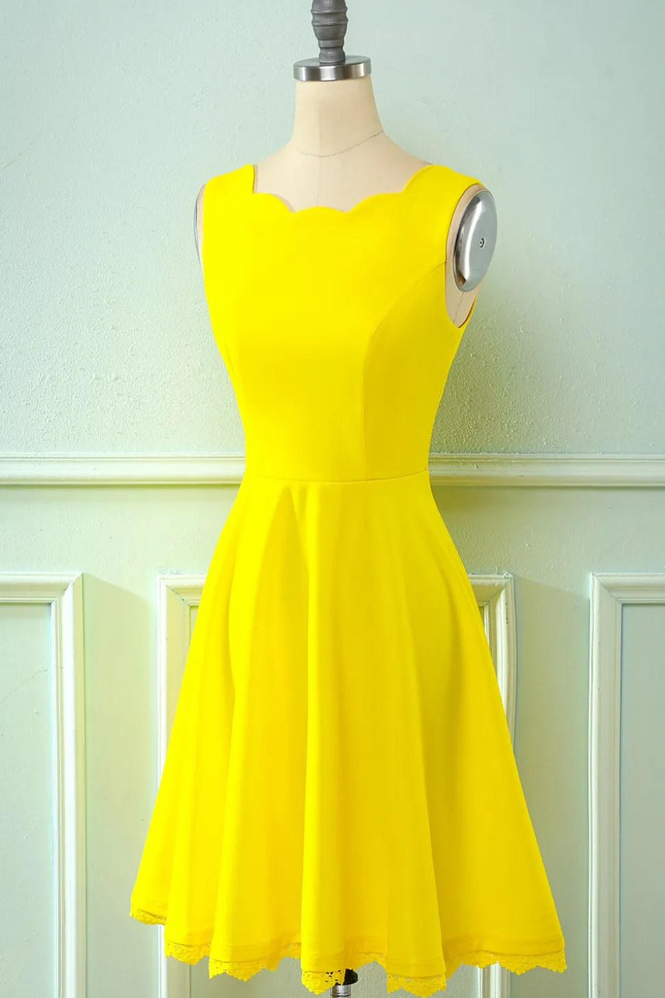Vestido amarelo vintage de 1950 com renda oca