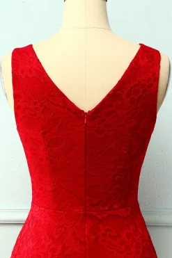 Vestido assimétrico de renda vermelha escura