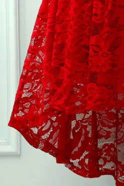 Vestido assimétrico de renda vermelha escura