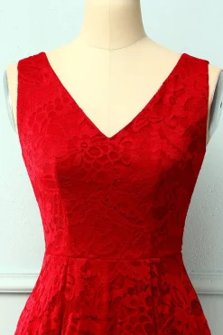 Vestido assimétrico de renda vermelha escura