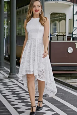 Vestido assimétrico de renda branca