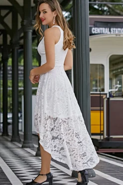 Vestido assimétrico de renda branca