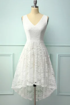 Vestido assimétrico de renda branca