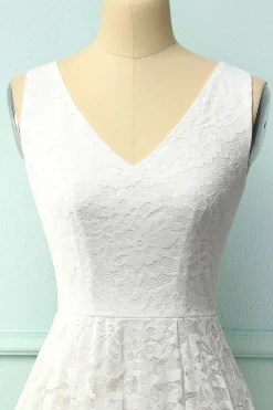 Vestido assimétrico de renda branca