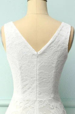 Vestido assimétrico de renda branca