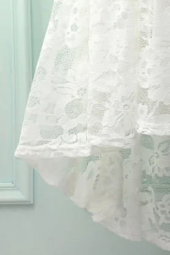 Vestido assimétrico de renda branca