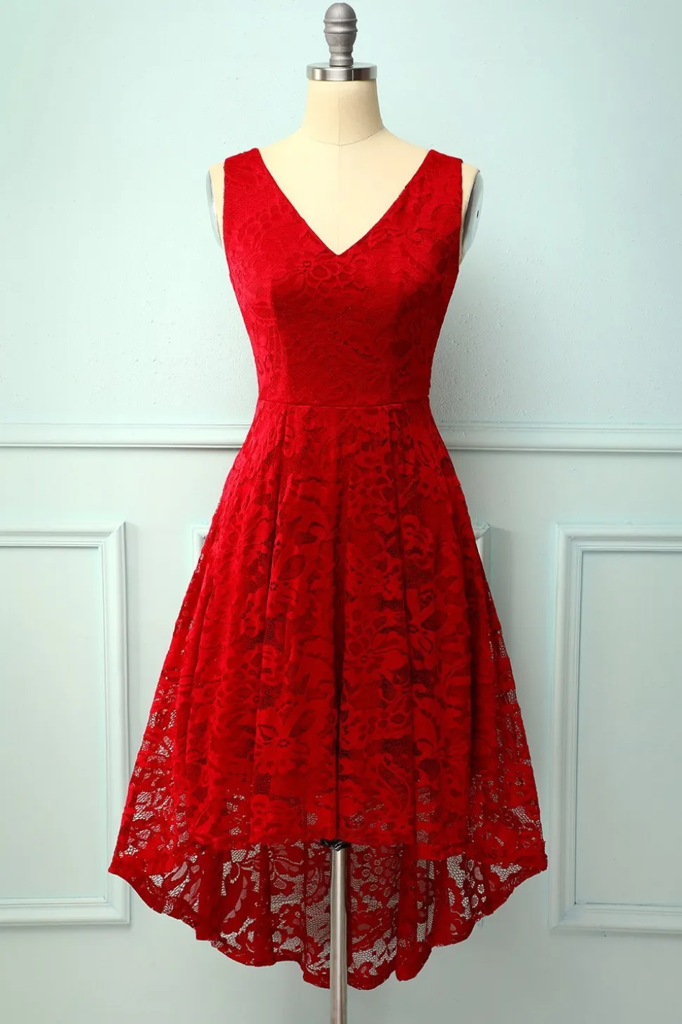 Vestido assimétrico de renda branca