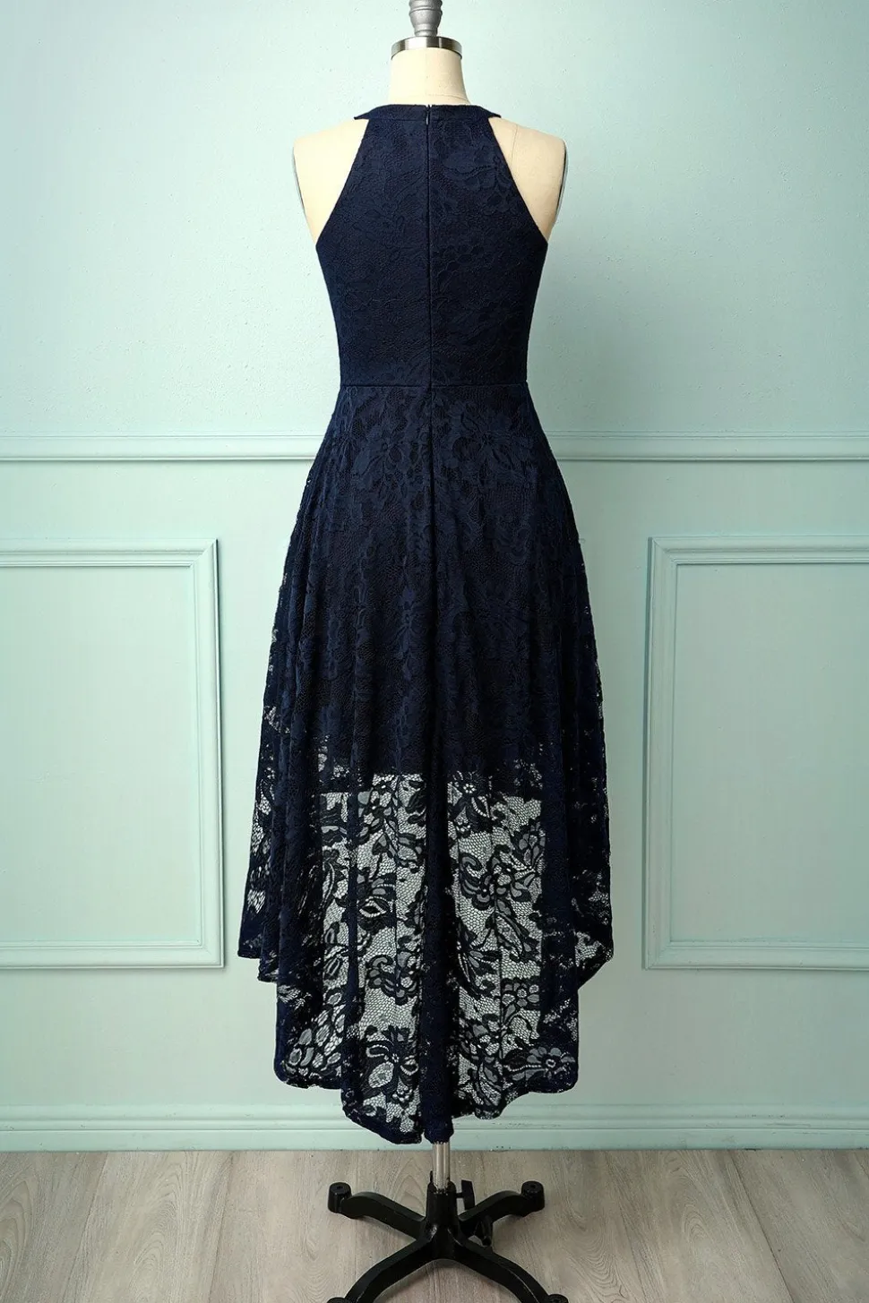 Vestido assimétrico de renda azul marinho