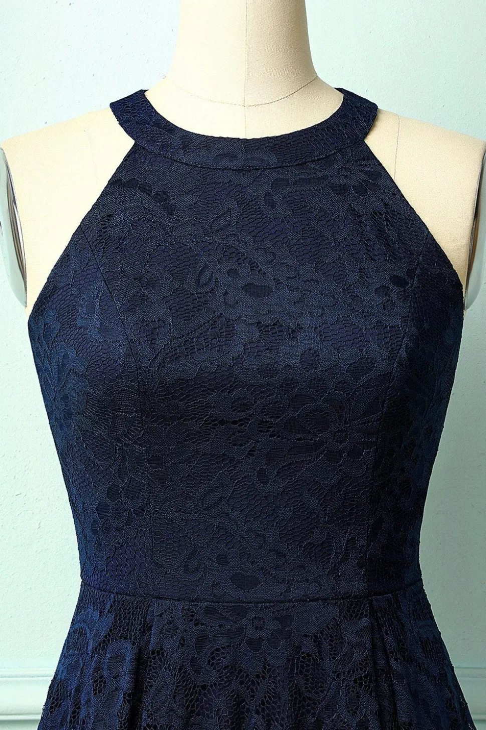 Vestido assimétrico de renda azul marinho