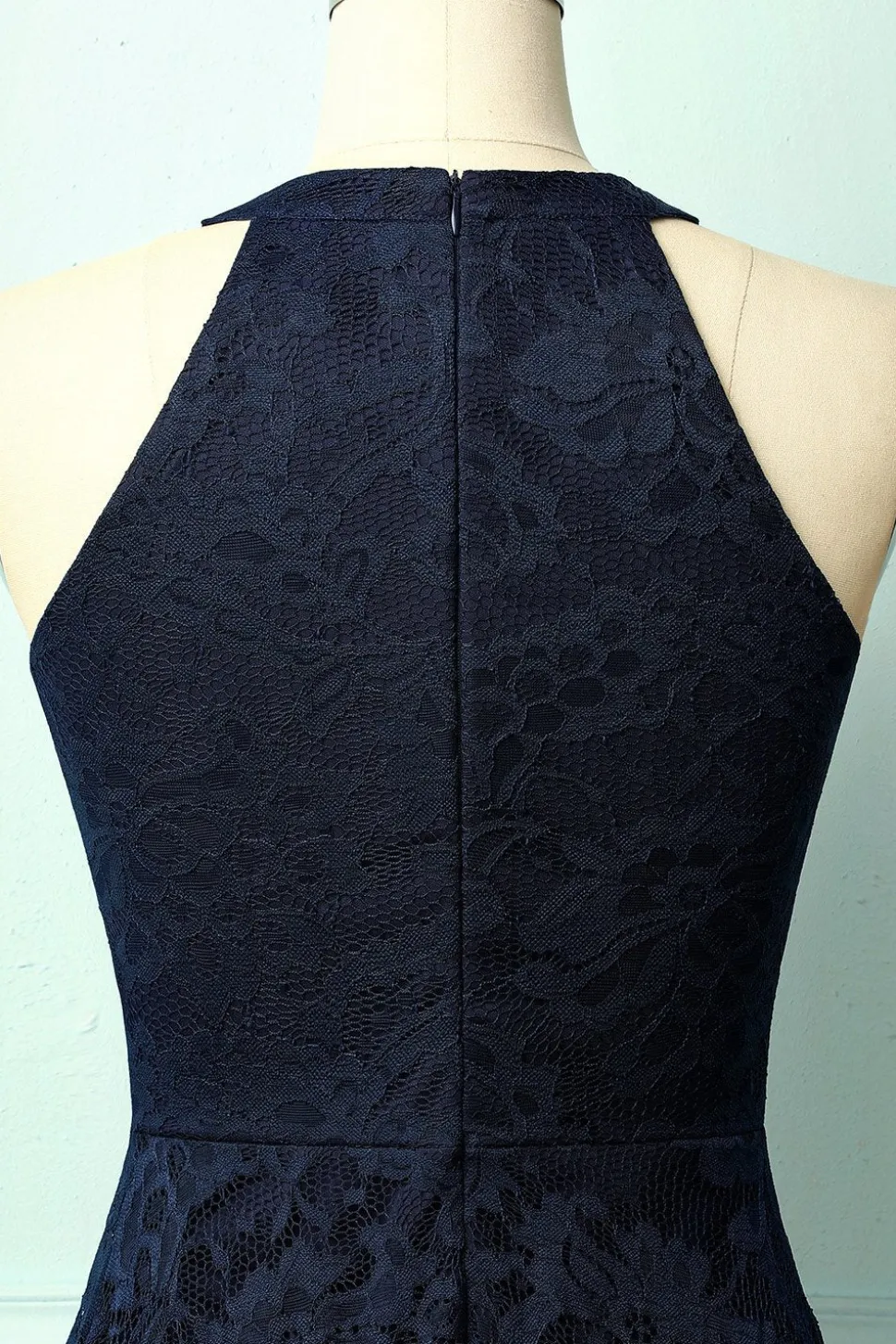 Vestido assimétrico de renda azul marinho