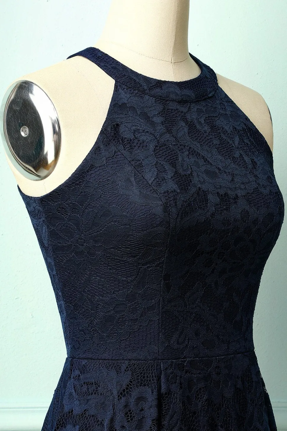 Vestido assimétrico de renda azul marinho