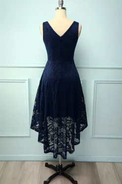 Vestido assimétrico de renda azul marinho
