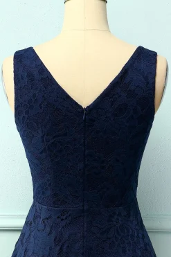 Vestido assimétrico de renda azul marinho