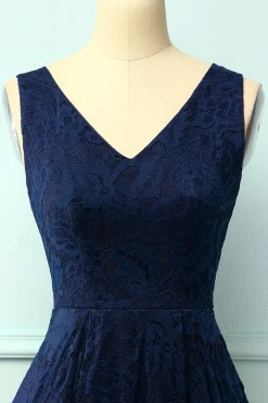 Vestido assimétrico de renda azul marinho