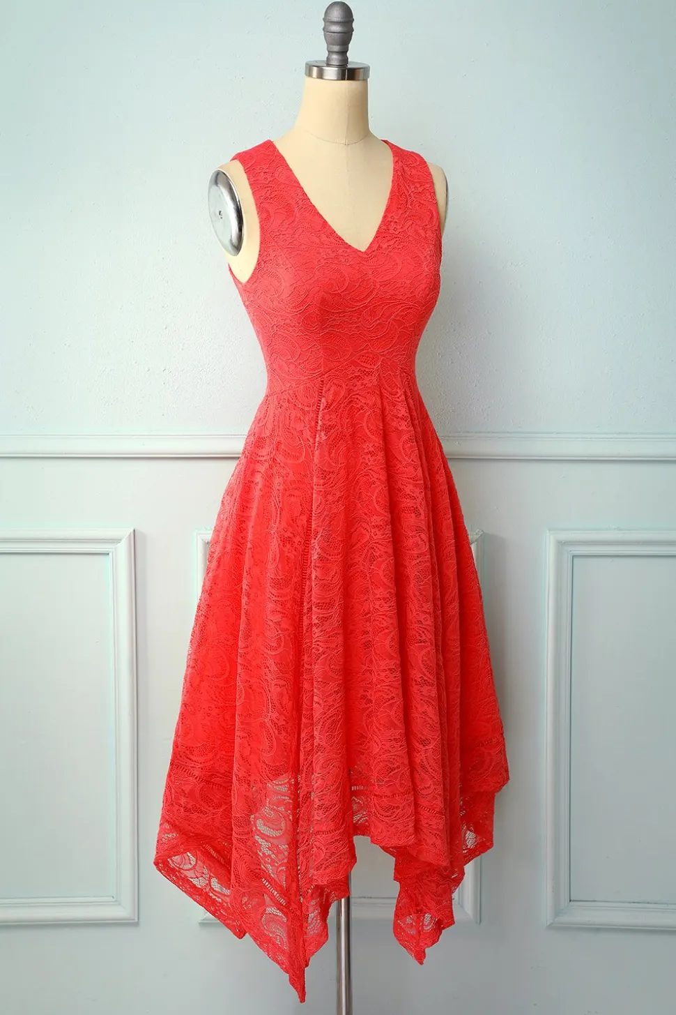 Vestido assimétrico de renda com decote em v vermelho