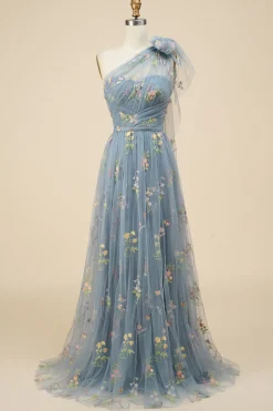Vestido azul de baile com bordado