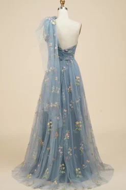 Vestido azul de baile com bordado