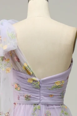 Vestido azul de baile com bordado