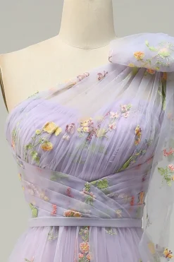 Vestido azul de baile com bordado
