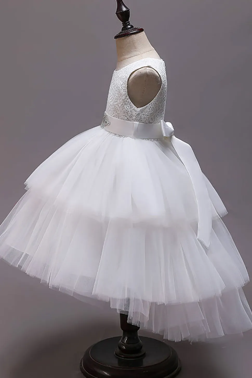 Vestido branco A-Line Tiered Flower Girl com renda