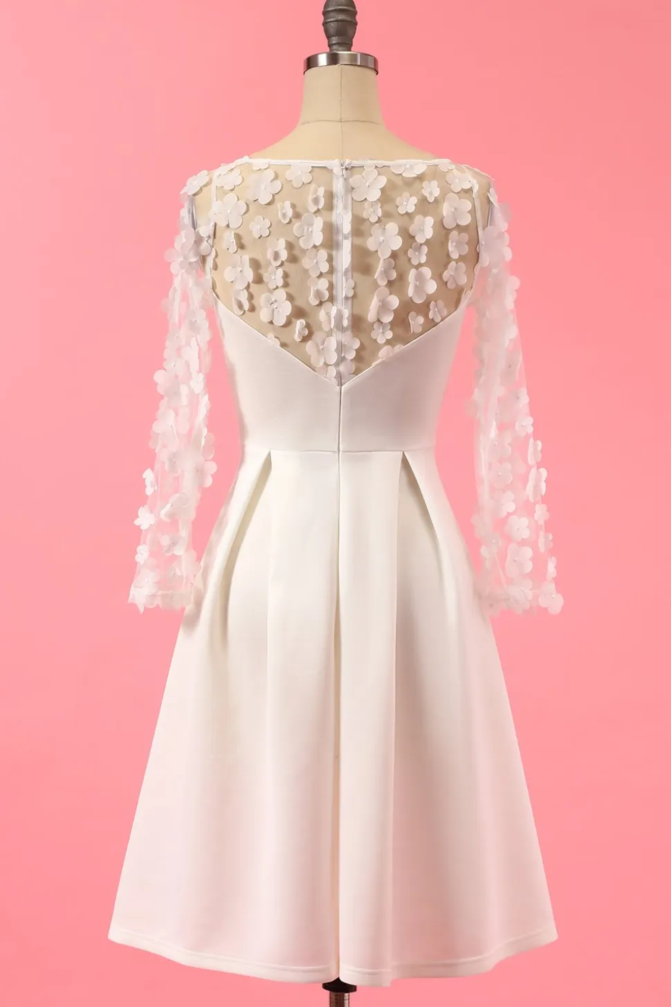Vestido branco partido do laço