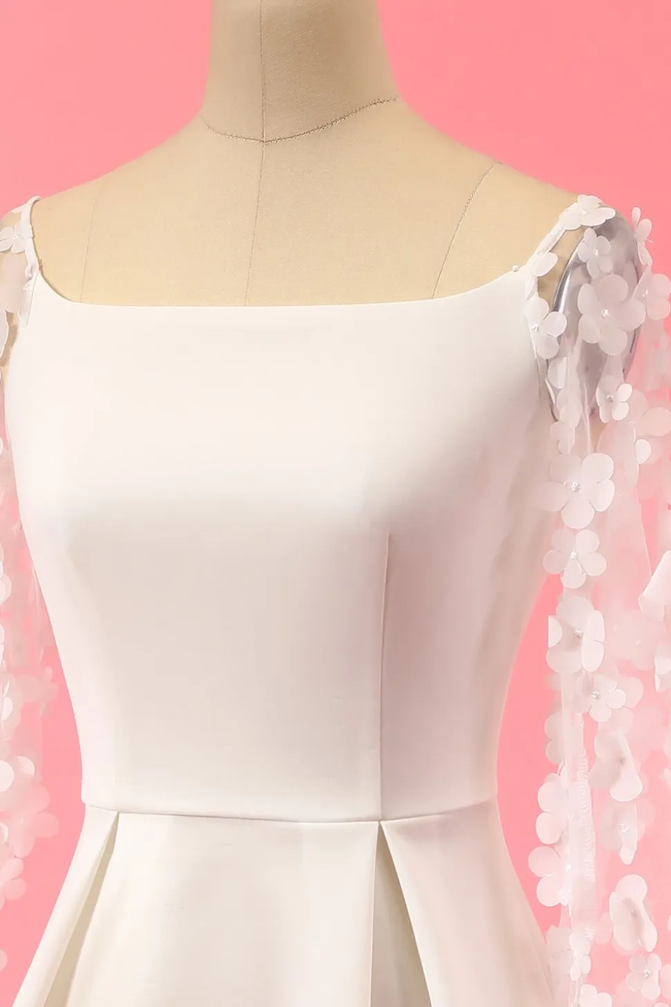 Vestido branco partido do laço