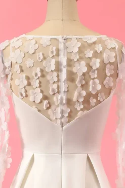 Vestido branco partido do laço