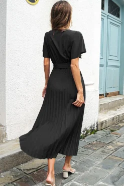 Vestido casual com cinto preto pescoço em V