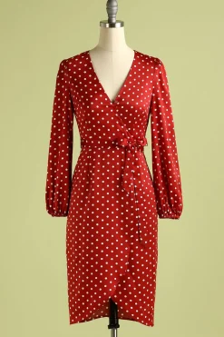 Vestido casual de bolinhas bordô