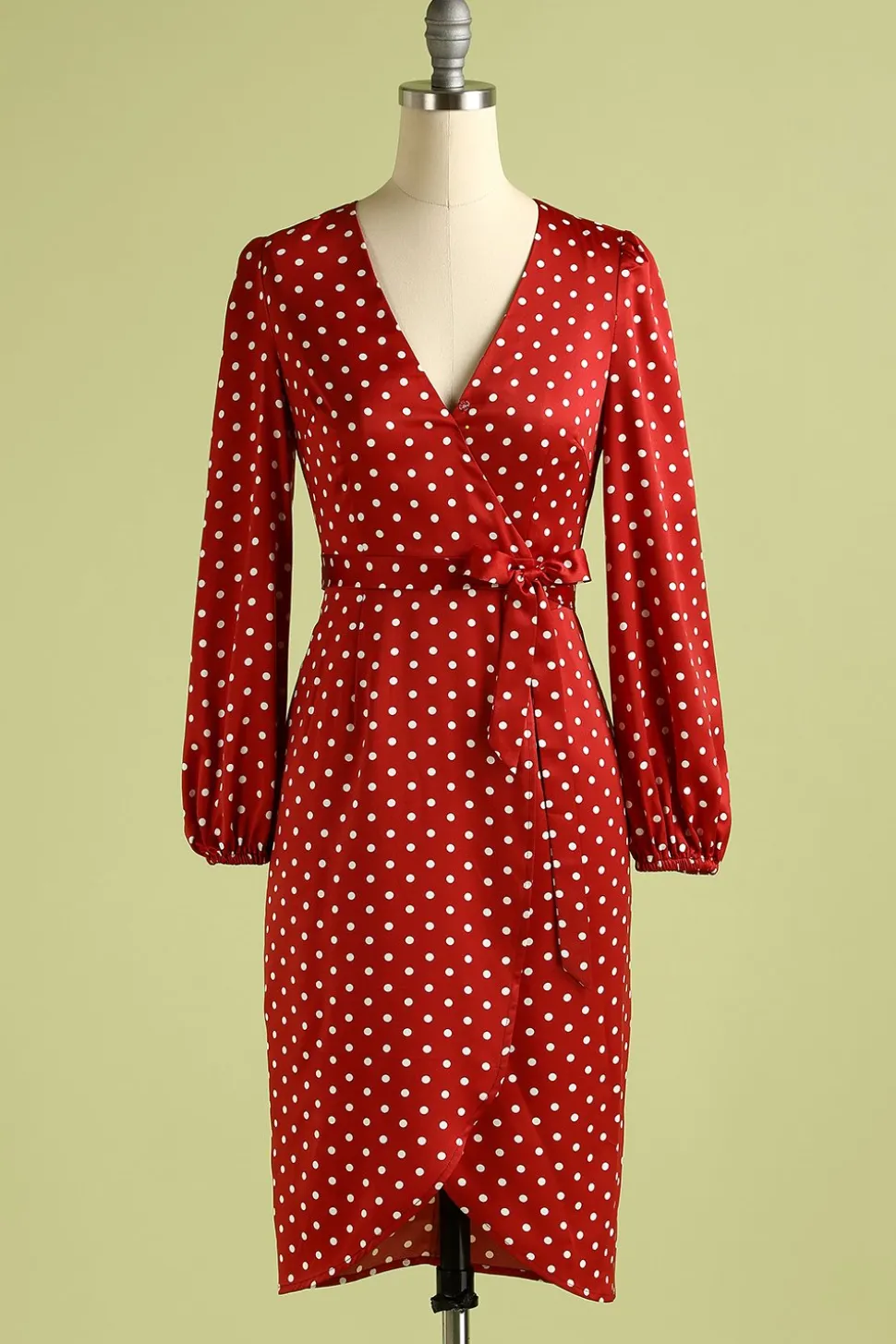 Vestido casual de bolinhas bordô