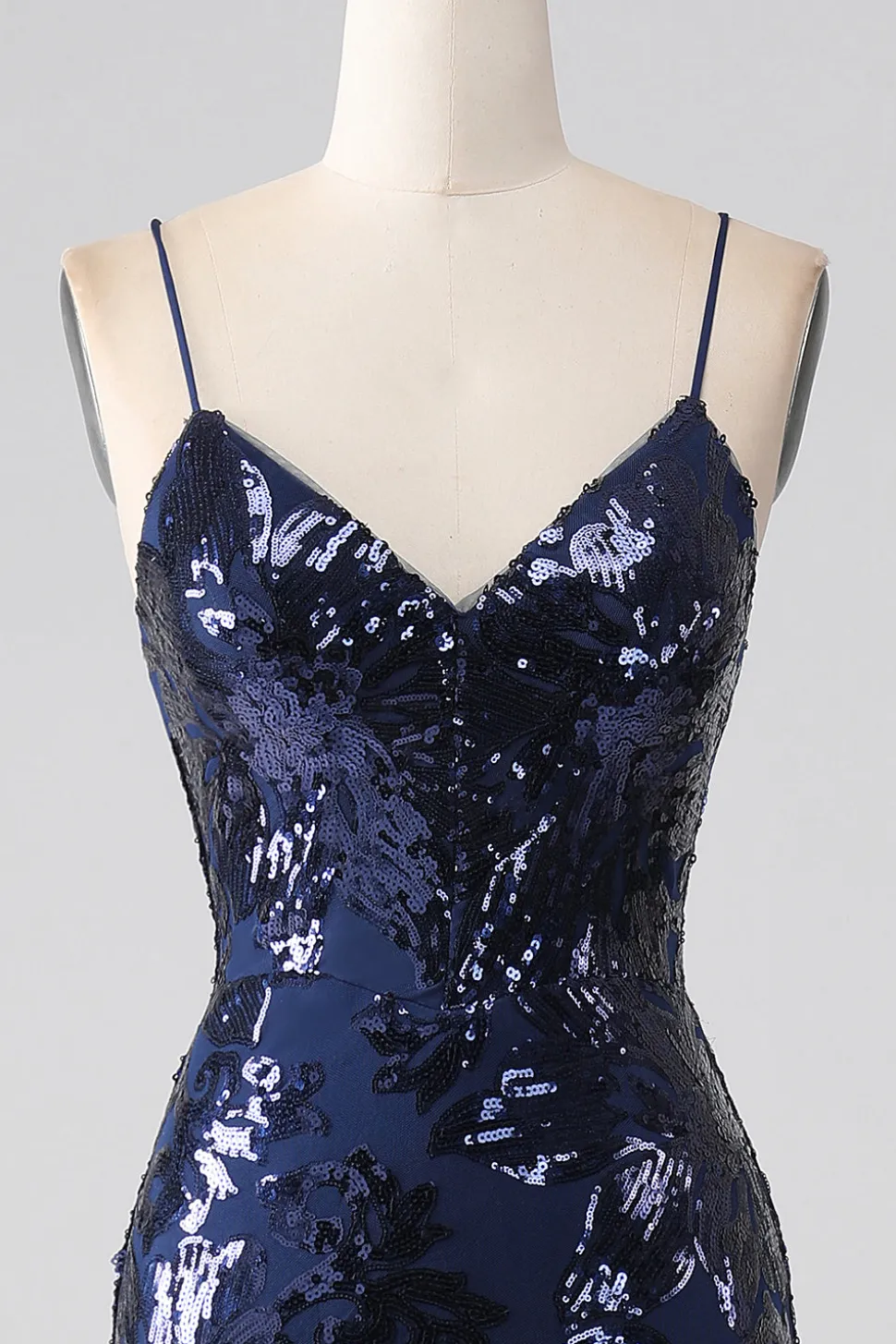 Vestido cintilante de lantejoulas sereia espaguete com fenda
